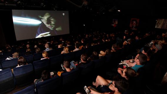 Auch Nürnberger Kinogänger ärgert das: Warum gibt's Tickets immer erst montags?