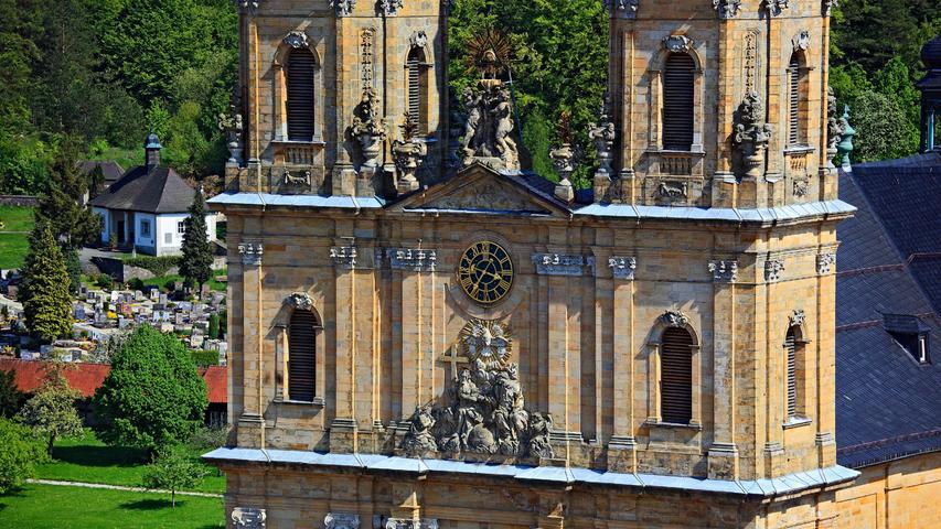 Die Wallfahrtsbasilika zur heiligen Dreifaltigkeit des Franziskanerklosters in Gößweinstein im Landkreis Forchheim.