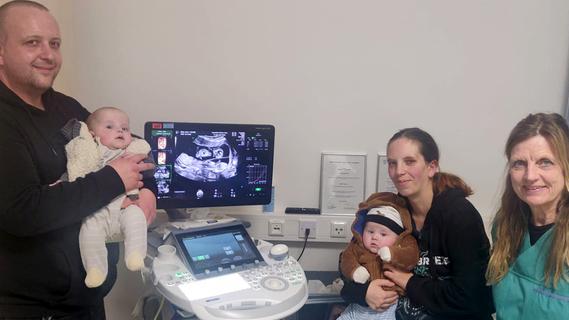 Zweimal Zwillinge: Eltern aus Fürth sind große Besonderheit am Klinikum