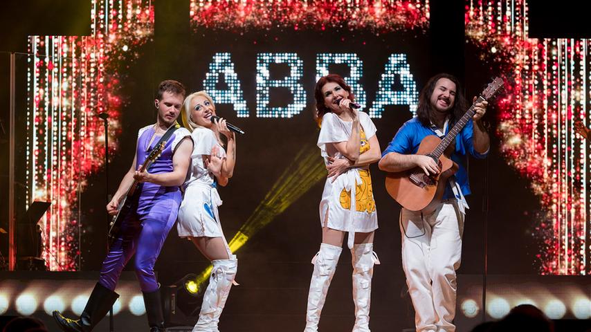 Acht italienische Studiomusikerinnen und -musiker stecken hinter dem Projekt ABBA - The Concert. Am Samstag kommt die Truppe mit einem Koffer voller ABBA-Songs nach Bad Windsheim. Der Sound der Siebziger erklingt im Kur- & Kongresscenter. Start: 20 Uhr.