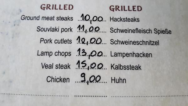 „Anbei ein Foto, aufgenommen 2023 in einem Restaurant in einem Ort in der Nähe von Delphi Griechenland“, schreibt uns Leserin Brigitte Karg aus Feucht.