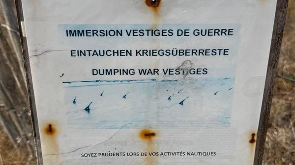 „Das Warnschild habe ich aufgenommen in Guidel-Plages in der Süd-Bretagne. Hier findet man noch viele Bunker und Verteidigungsanlagen aus dem 2. Weltkrieg“, schreibt uns Julia Ratzmann aus Nürnberg.