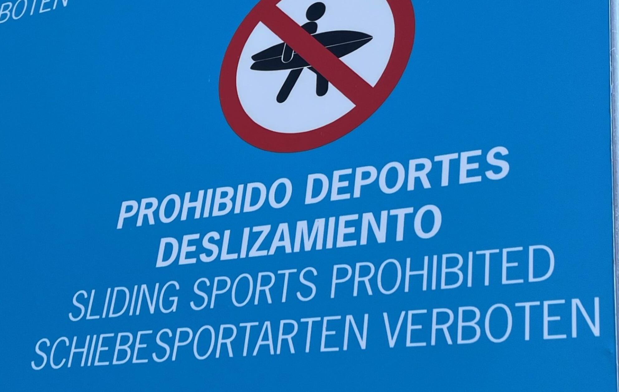 „Dieses Schild haben wir auf Teneriffa bei Los Gigantos entdeckt“, schreibt uns Leserin Astrid Natho.