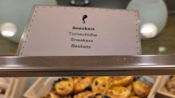 "Anbei sende ich Ihnen ein Foto von unserem Mallorca-Urlaub. Aufgenommen am Frühstücksbuffet. Als Herzogenauracher freut man sich natürlich über ein paar Turnschuhe zum Frühstück", schreiben uns die Leser Simone und Stefan Seyfarth aus Herzogenaurach.