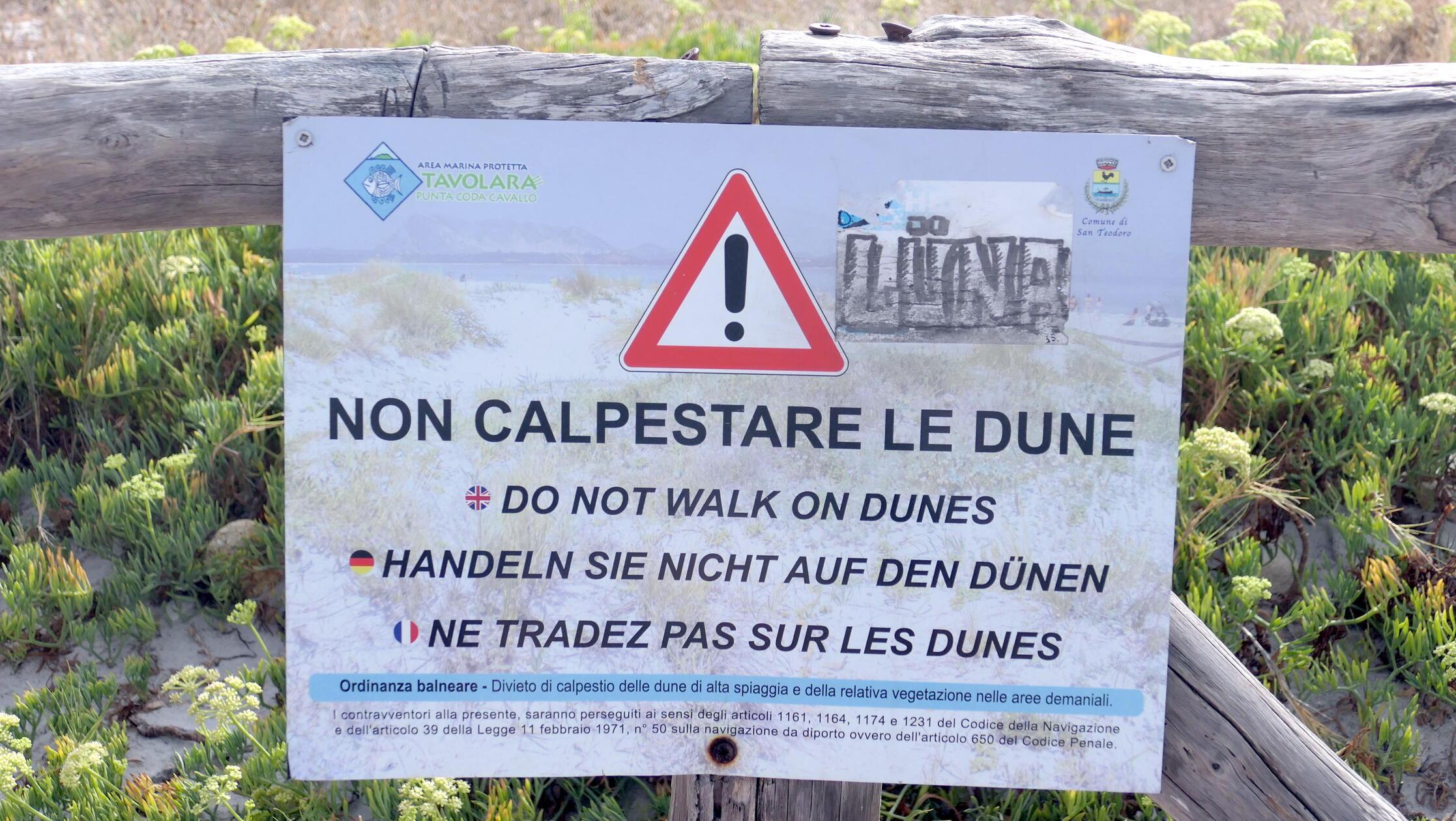 „Dieses Schild habe ich am Strand von San Teodoro auf Sardinien gesehen“, schreibt uns Leser Alfred Borstner aus Erlangen. 