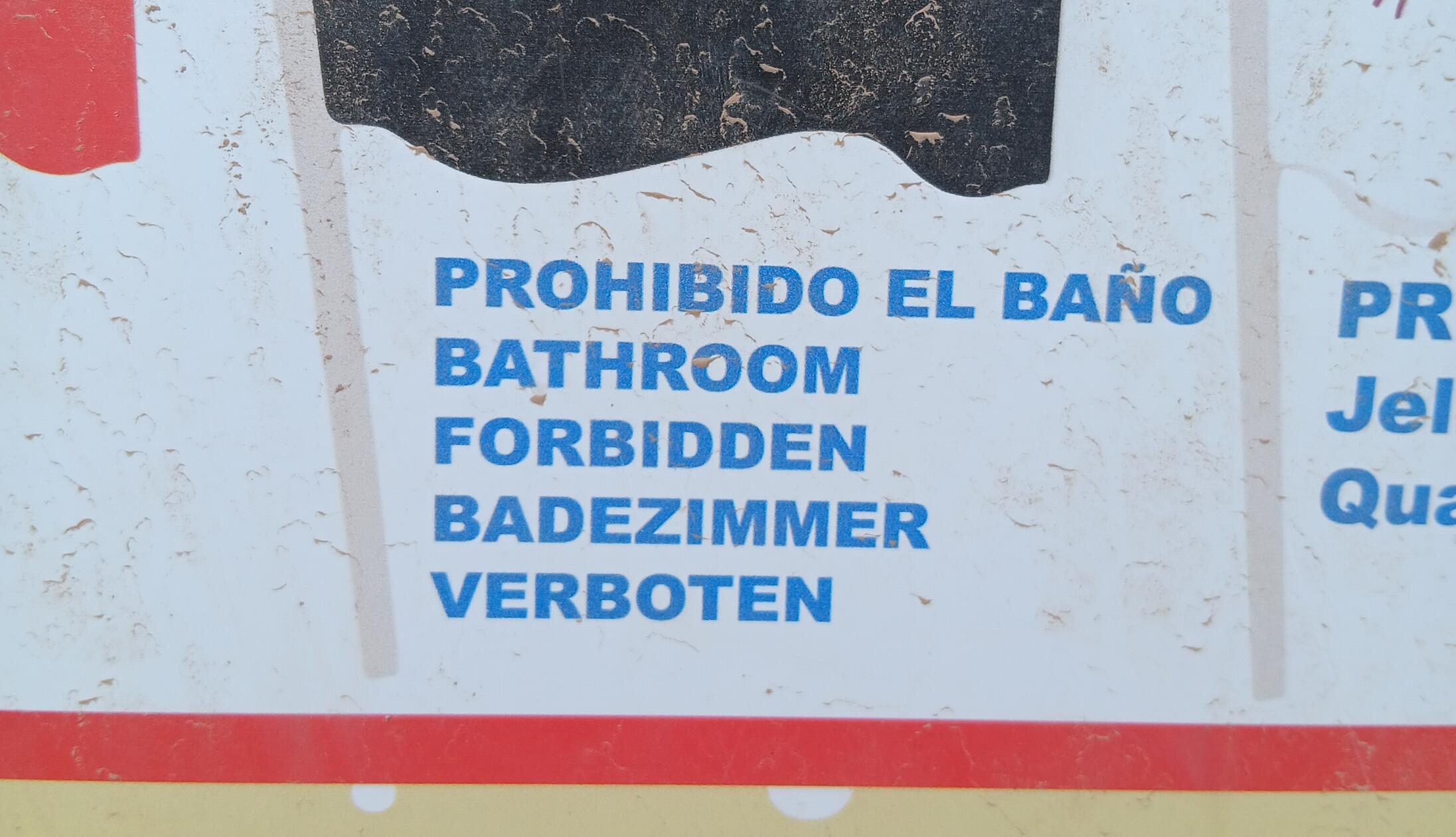 „Anbei ein Foto aus unserem Urlaub. Das stand auf einem Strandwarnschild auf Fuerteventura“, schreibt uns Leserin Sabine Andree aus Aurachtal-Falkendorf.