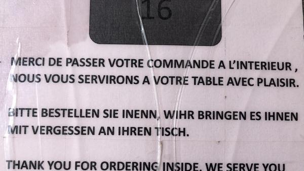 "Aufgenommen in Ribeauville im Elsass", wo man mal Deutsch gesprochen hat. Das Bild ist von unserer Leserin Susanne Schulmeister.