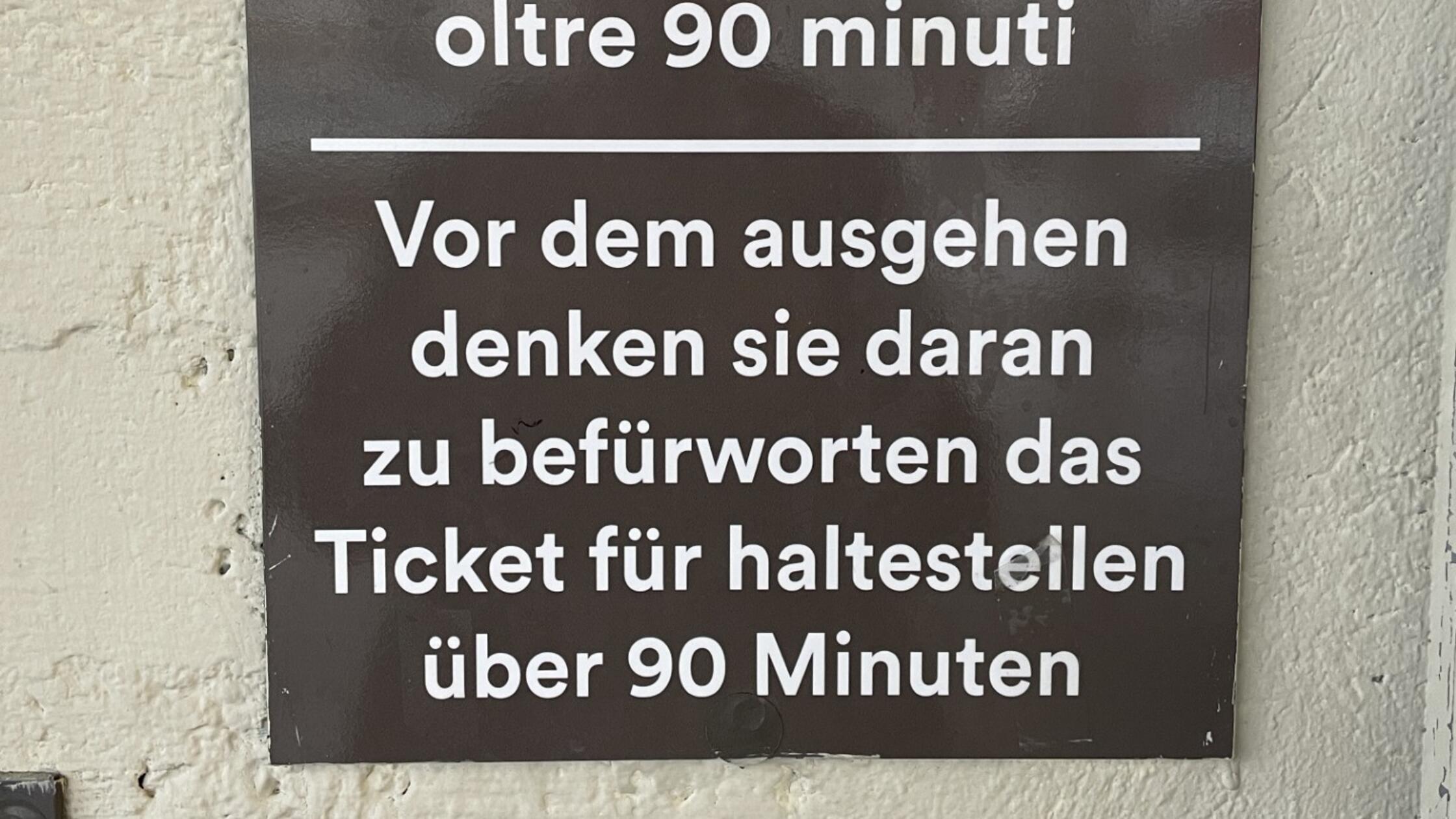"Letzte Woche haben wir das in Verbania am Lago Maggiore auf dem Parkdeck eines Supermarktes gesehen. Auch das Italienisch versteht man nicht", schreibt uns Leserin Christa Ross aus Schwabach.