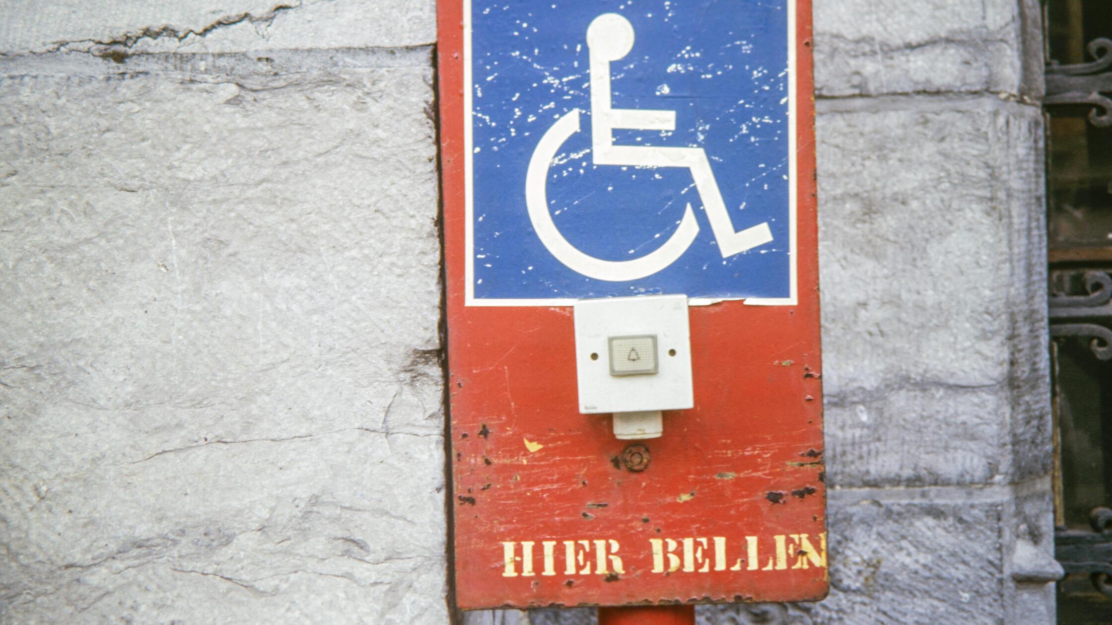 „Dieses Foto habe ich in Ostende (Belgien) aufgenommen. Da sieht man, was rauskommt, wenn man Deutsch und Englisch mischt“, schreibt uns Leser Elmar Flaschka aus Erlangen.