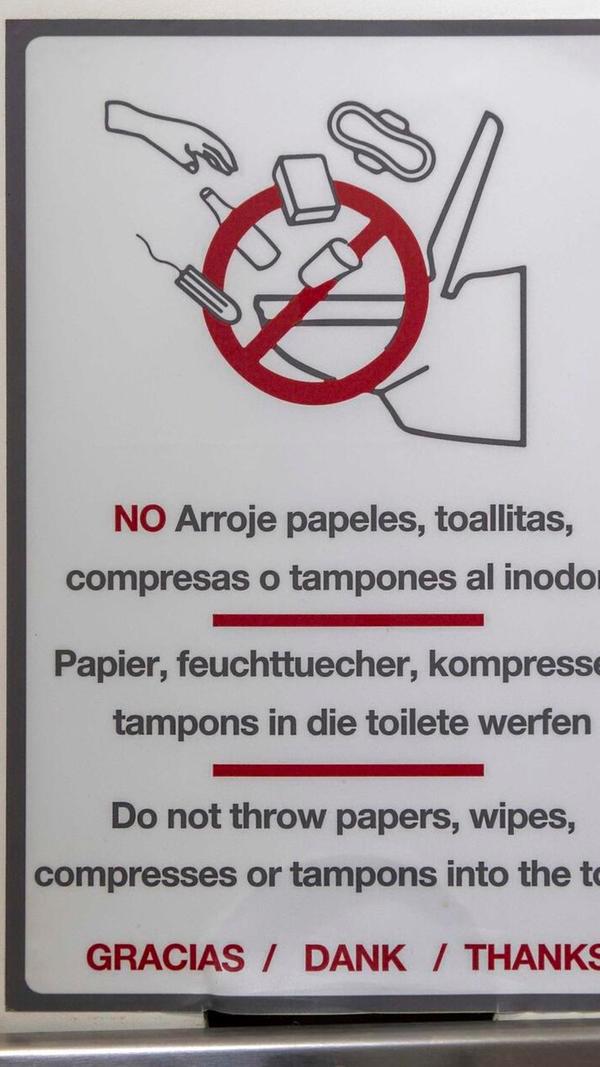 „Anbei ein Foto vom Playa del Matorral, Morro Jable, Fuerteventura. Wenn jemand nur Deutsch spricht, ist die Aufforderung eindeutig. Versteht er allerdings auch eine der anderen Sprachen, dann kommt er in einen Entscheidungskonflikt“, schreibt unser Leser Karl-Heinz Krumwiede aus Nürnberg.