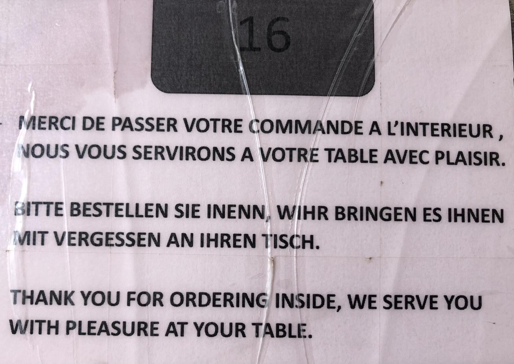 "Aufgenommen in Ribeauville im Elsass", wo man mal Deutsch gesprochen hat. Das Bild ist von unserer Leserin Susanne Schulmeister.