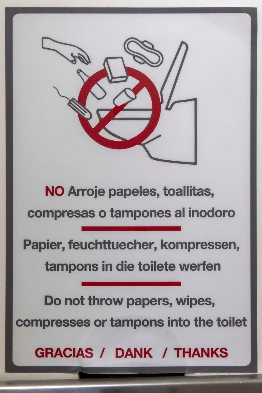 „Anbei ein Foto vom Playa del Matorral, Morro Jable, Fuerteventura. Wenn jemand nur Deutsch spricht, ist die Aufforderung eindeutig. Versteht er allerdings auch eine der anderen Sprachen, dann kommt er in einen Entscheidungskonflikt“, schreibt unser Leser Karl-Heinz Krumwiede aus Nürnberg. 
