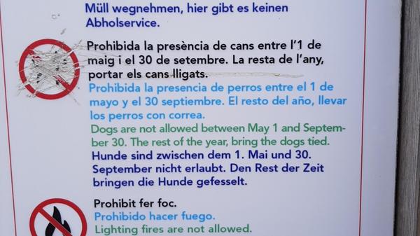 Gesehen auf Mallorca in der Cala Estreta. „Wir wanderten sehr viel, sahen aber keinen gefesselten Hund“, schreibt Leserin Irmgard Friedrich aus Nürnberg zu diesem Foto.