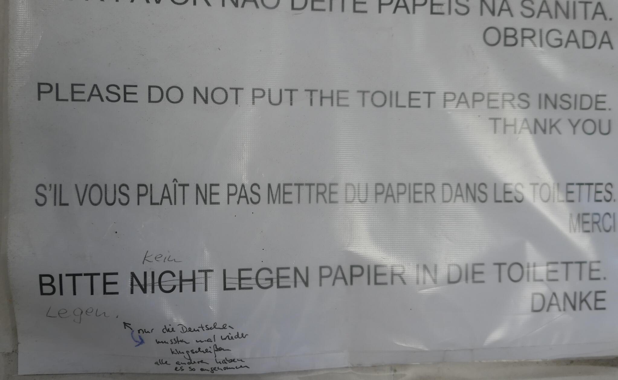 "Folgendes Bild habe ich vor der Toilette im Jardin Botanico auf Madeira aufgenommen.
Mich hat eigentlich mehr der Kommentar überrascht", schreibt uns D. Fuehrer aus Erlangen.