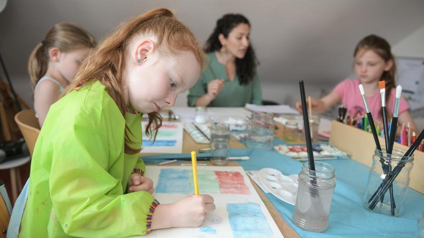 Die Experimentierwerkstatt im Neuen Museum hat am Samstag von 11 bis 13 Uhr geöffnet. Kinder ab 6 Jahren dürfen in dieser Zeit basteln, gestalten und Ideen in die Tat umsetzen. Am Samstag geht es rund um die Werke von Gerhard Richter.