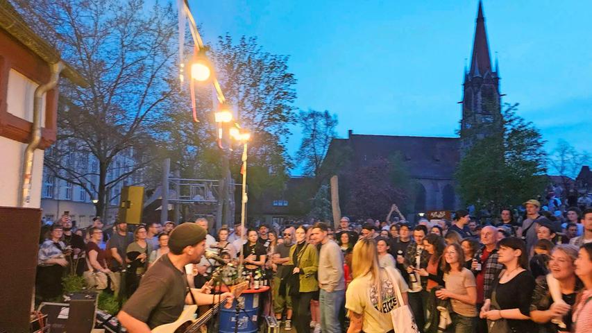 Auch beim "Bierchen und Bühnchen"-Festival war einiges los beim neuen Kiosk West. Im Bild: das Konzert der Band "Me and Reas".
