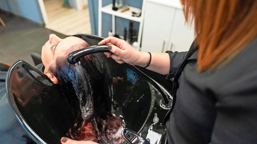 Hautpilz - eine ständige Gefahr beim Friseurbesuch? Zwei Experten klären auf