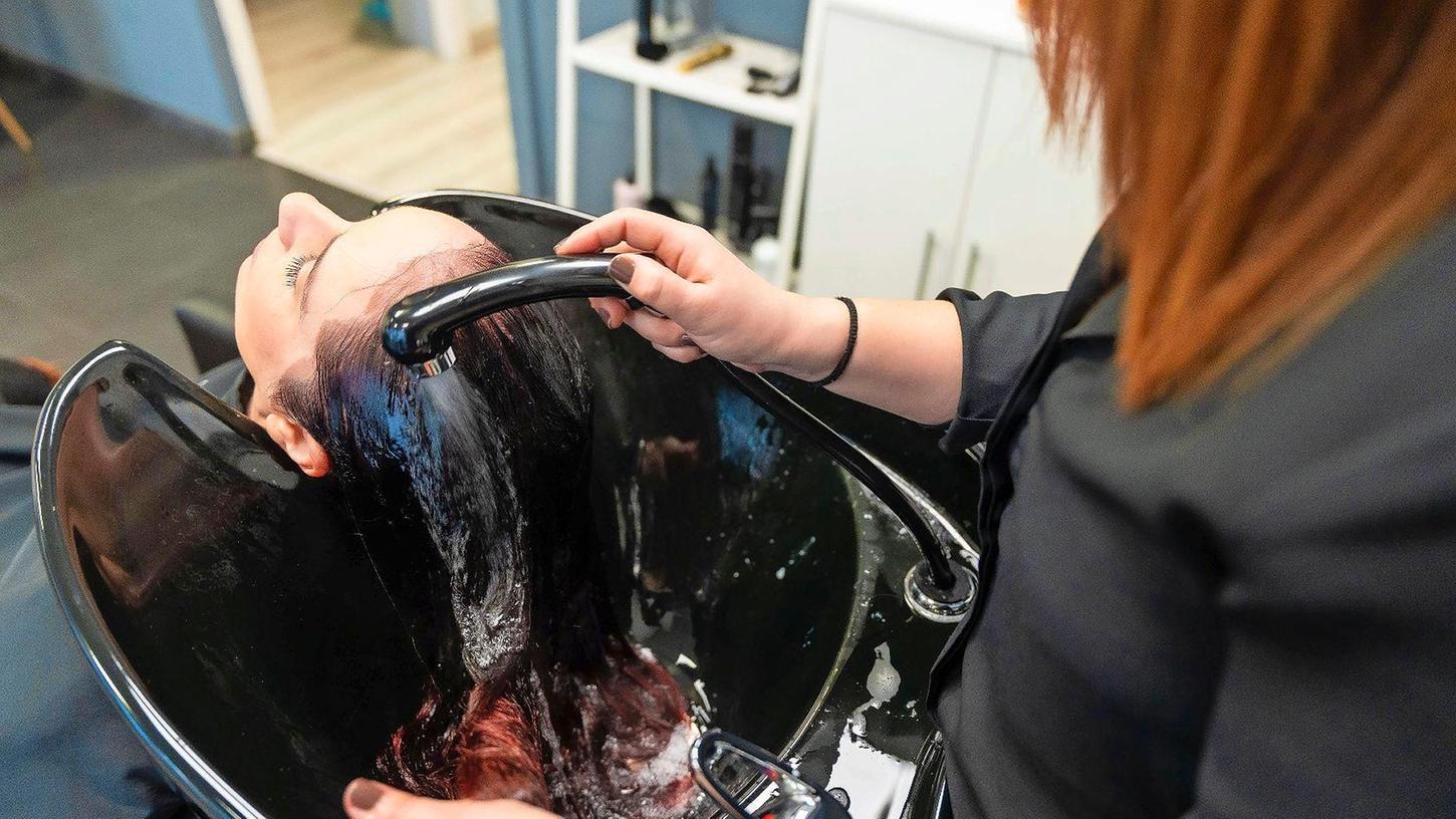Ist ein Hautpilz eine ständig lauernde Gefahr bei dem Friseur-Besuch?