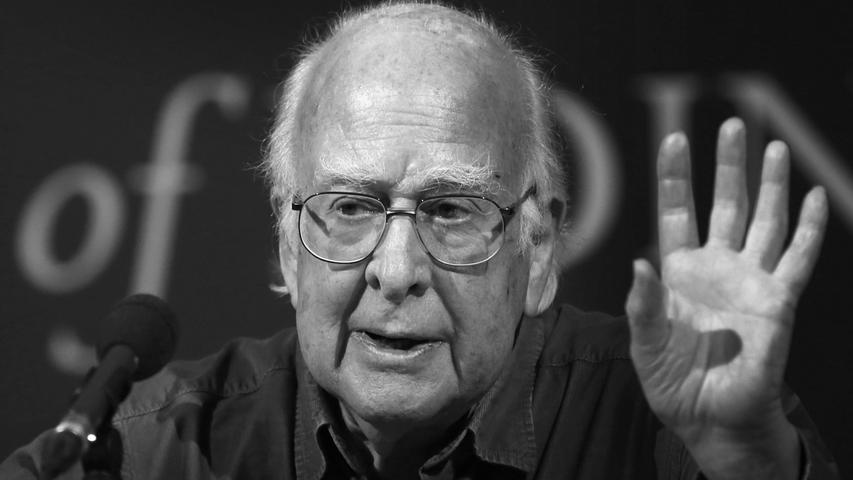 Fast 50 Jahre nach seiner Vorhersage des Higgs-Teilchens bekam er den Physik-Nobelpreis. Sein Erfolg stieg dem Forscher nie zu Kopf. Nun ist Peter Higgs im Alter von 94 Jahren gestorben.