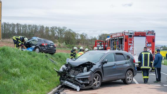 Heftiger Unfall im Landkreis Bamberg - drei Personen verletzt