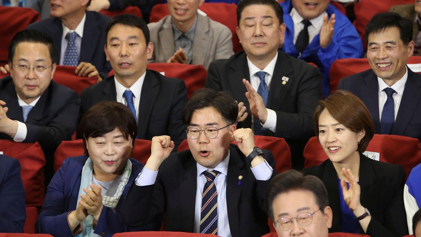 Erfolg bei der Parlamentswahl: Die Demokratische Partei (DP) von Oppositionsführer Lee Jae Myung konnte ihre Stellung als größte Einzelpartei in der Nationalversammlung behaupten.