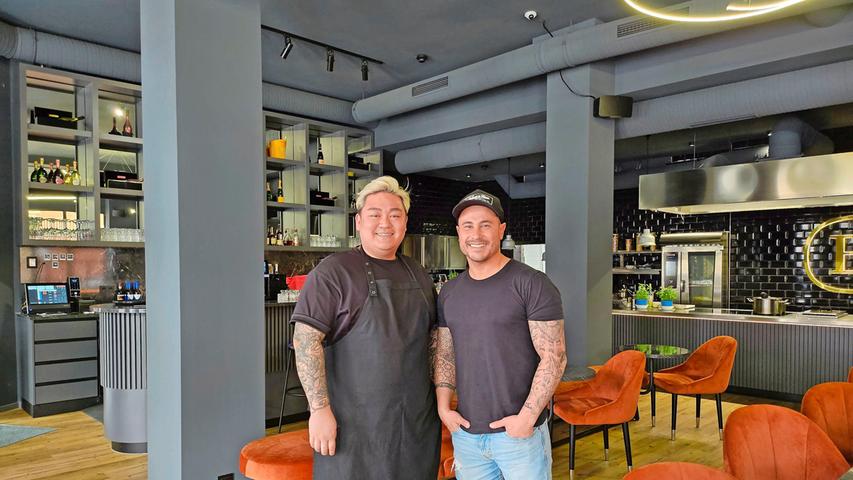 Küchenchef Sron Vu (l.) und Inhaber Yusuf Aslan (r.): Schon lange hatten sie ein gemeinsames Restaurant geplant, seit Januar führen sie das Restaurant N9 Brinner zusammen.