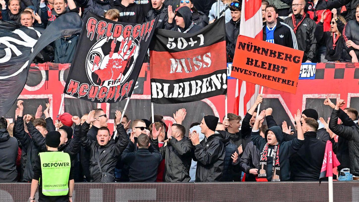 Beim Spiel gegen den 1. FC Kaiserslautern im Februar drangen zahlreiche Anhänger aus der Nordkurve in den Stadioninnenraum ein, um gegen den Investoren-Deal der DFL zu protestieren.