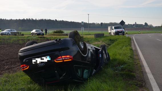 Audi überschlägt sich: Verkehrsunfall auf der Kreisstraße WUG 1 bei Dornhausen