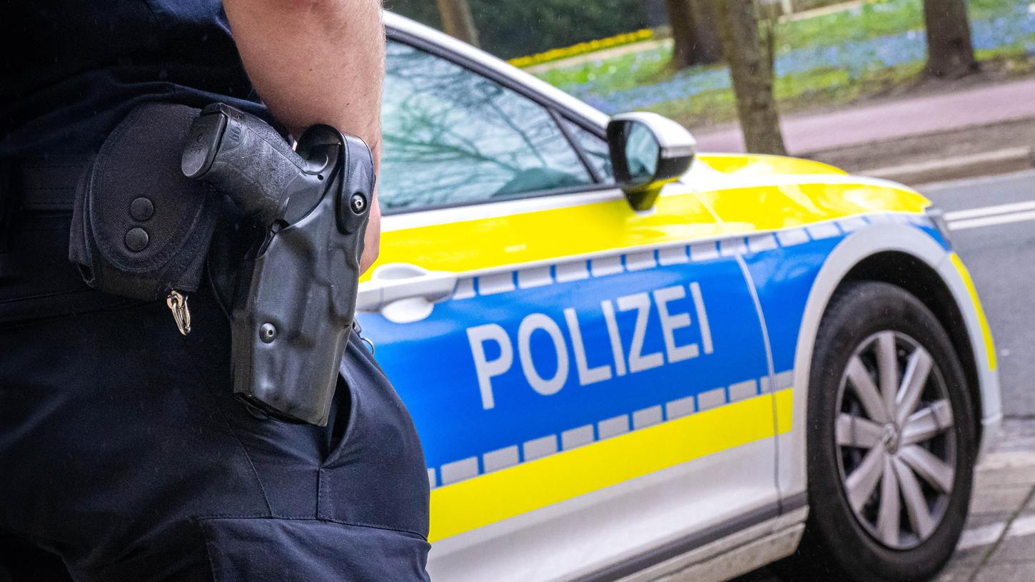 Nach einem großen Polizeieinsatz in Hersbruck hüllen sich die zuständigen Behörden in Schweigen (Symbolbild).