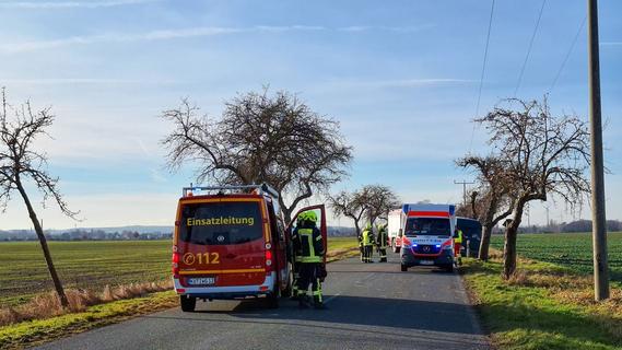 Radfahrer wird von Auto erfasst: 86-Jähriger stirbt bei Verkehrsunfall in Franken