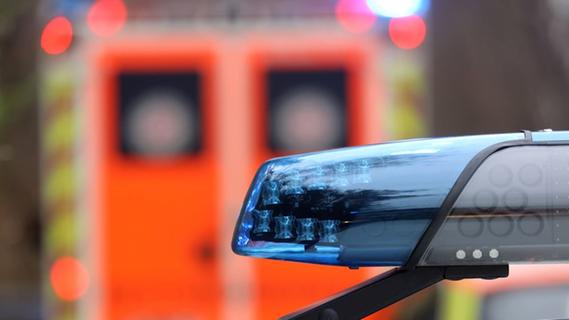 Maschine in Teile zerrissen: Biker prallt in Mercedes GLC - 27-Jähriger stirbt in Franken