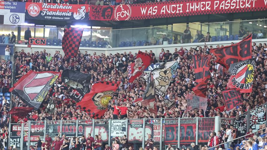 Über 6000 Nürnberger Fans sind dabei.