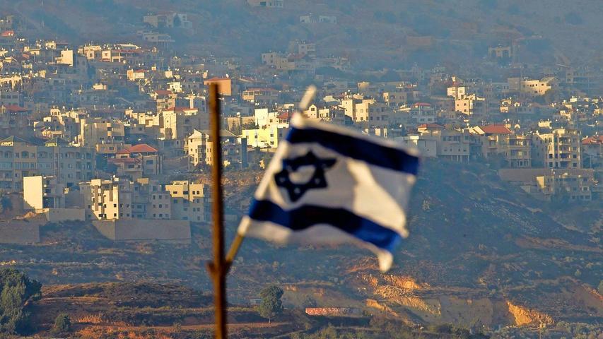 Eine israelische Flagge in den von Israel kontrollierten Golanhöhen. (Symbolbild)