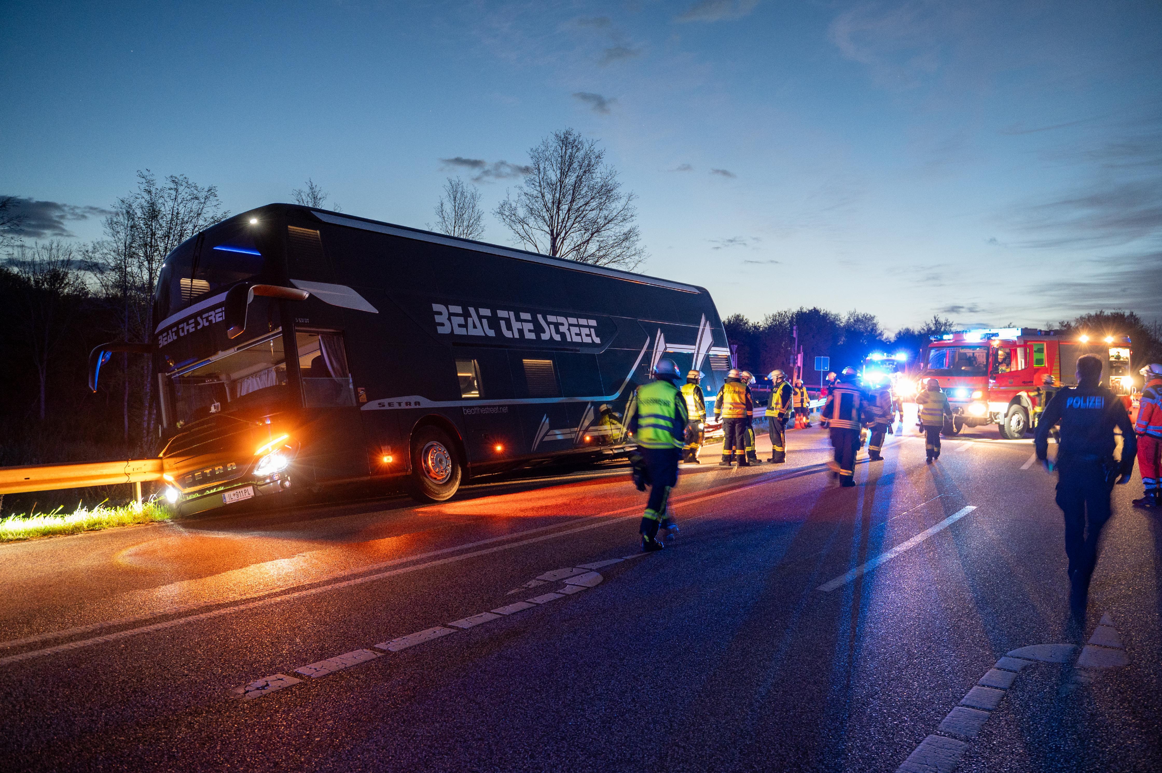 Ατύχημα στον αυτοκινητόδρομο: Τουριστικό λεωφορείο κινδύνευσε να ανατραπεί