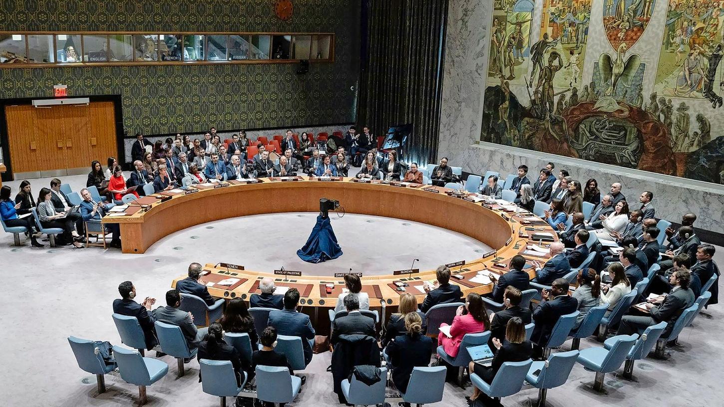 Mitglieder des Sicherheitsrats der Vereinten Nationen nach einer Abstimmung. Auch die Staats- und Regierungschefs des G7-Treffens verurteilten den iranischen Angriff aufs Schärfste.