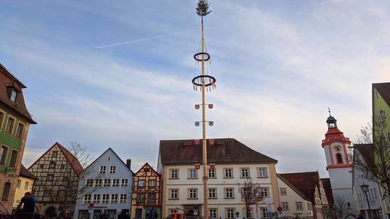 Auf dem Weißenburger Marktplatz: Bald wird wieder der Maibaum aufgestellt