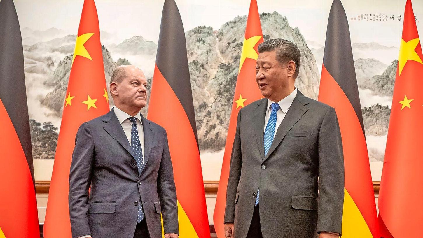 Bundeskanzler Olaf Scholz wird von dem chinesischen Staatspräsidenten Xi Jinping im Staatsgästehaus empfangen.