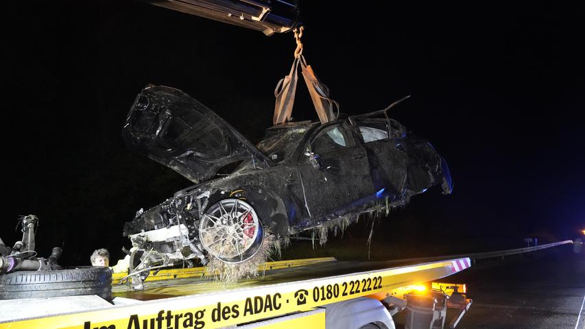 Wie die Verkehrspolizeiinspektion Ingolstadt berichtet, wurden drei Menschen verletzt.