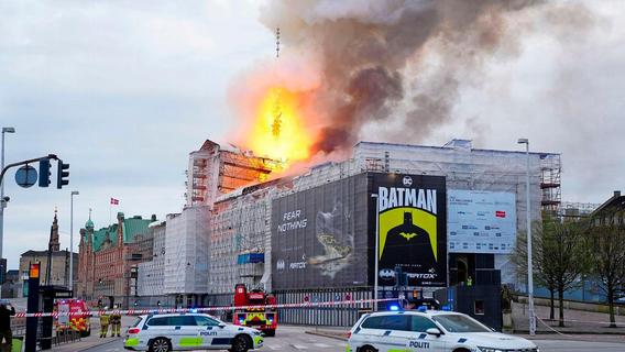 Historische Börse in Kopenhagen steht in Flammen
