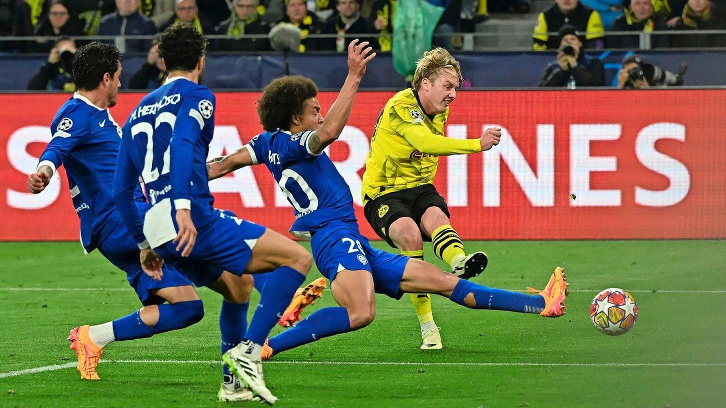Dortmunds Julian Brandt (r) erzielt das Tor zum 1:0 gegen Atlético Madrid.