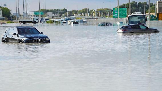 Emirate: Schwerster Regen seit 1949 - Dubai überschwemmt