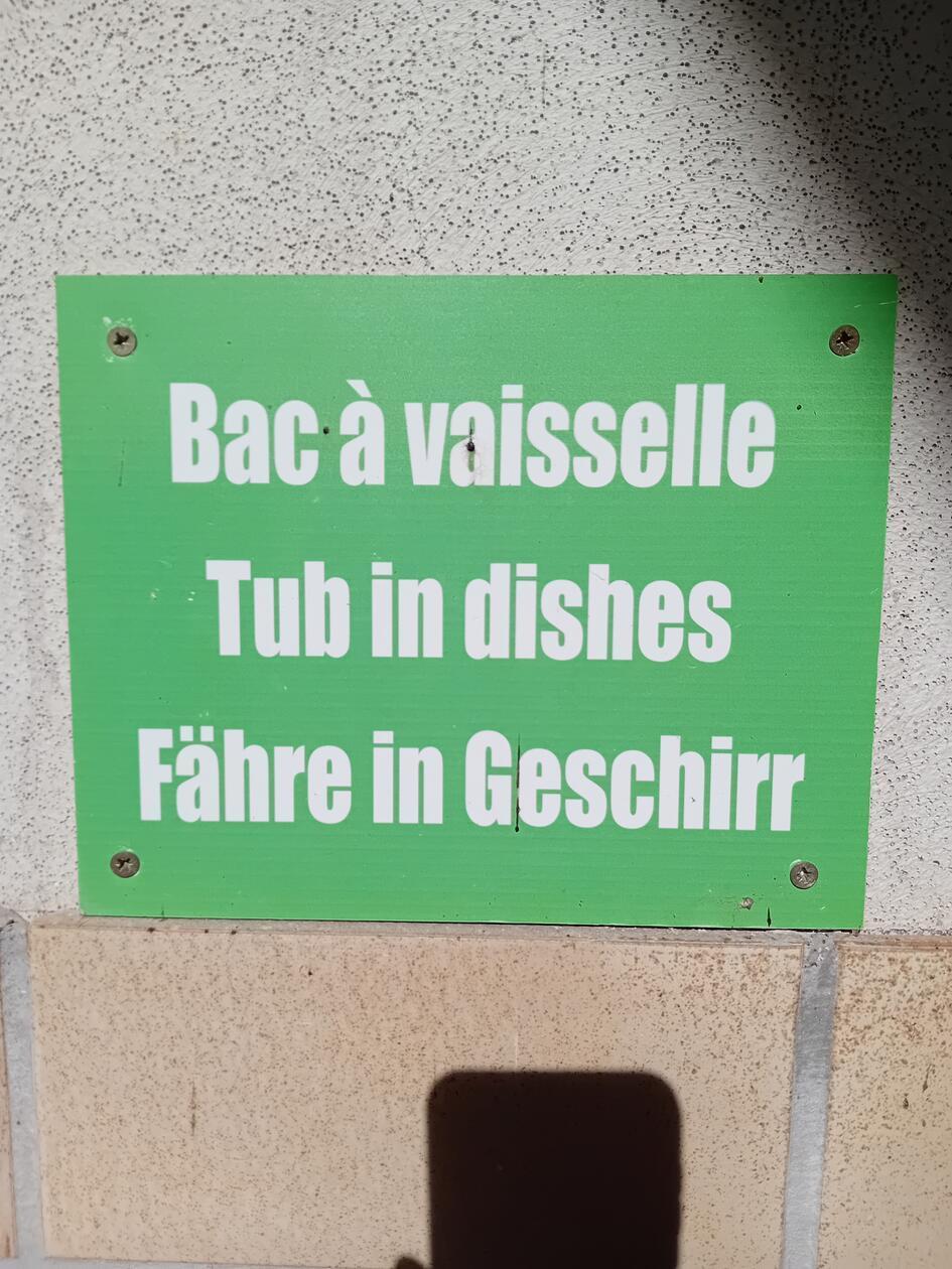 Auf einem Campingplatz im französischen Jura hat Doris Weber aus Nürnberg dieses lustige Schild gesehen.