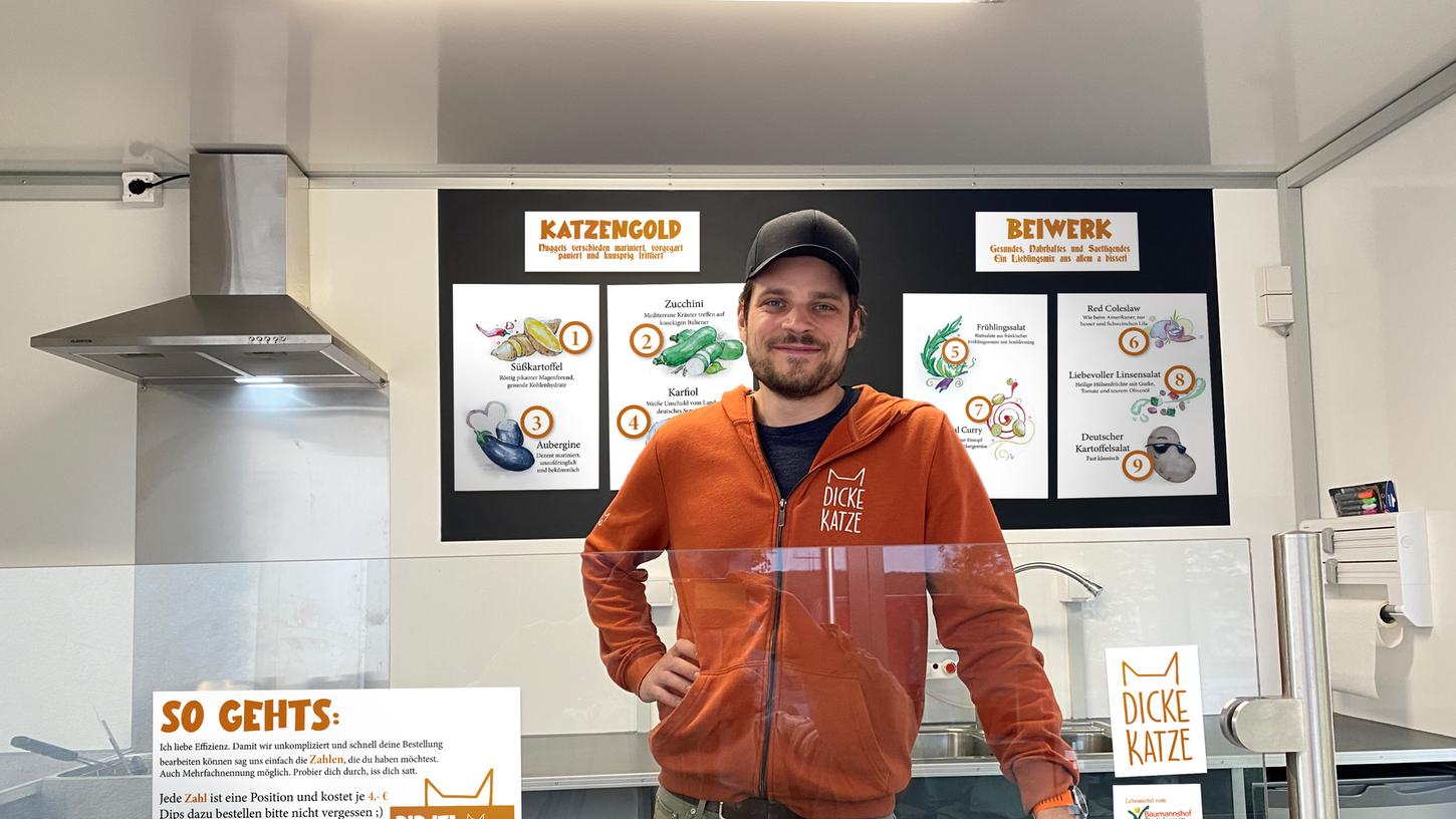 Stefan Herbolzheimer in seinem neuen Foodtruck. Seine Kochkünste will er am Wochenende bei den Deutschen Veganen Grillmeisterschaften unter Beweis stellen. Stefan Herbolzheimer in seinem neuen Foodtruck. Seine Kochkünste will er am Wochenende bei den Deutschen Veganen Grillmeisterschaften unter Beweis stellen.