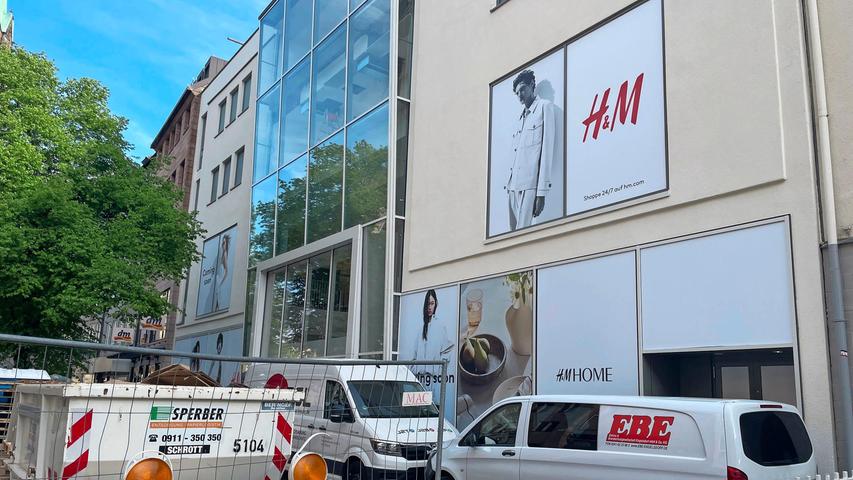Noch laufen die Bauarbeiten, doch der schwedische Modekonzern eröffnet schon bald wieder ein zweites Geschäft in der Nürnberger Innenstadt, allerdings nicht in der Breiten Gasse, sondern in der Karolinenstraße 12.