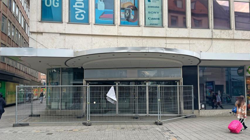 ... steht seit Mitte Juni 2023 auch das Galeria-Gebäude in der Königstraße leer.