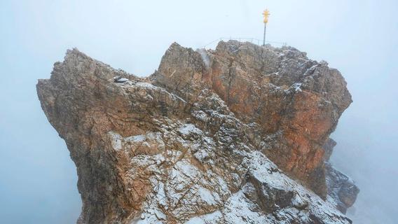 Mit Turnschuhen und Jogginghose auf die Zugspitze: Bergwacht rettet zwei Touristen