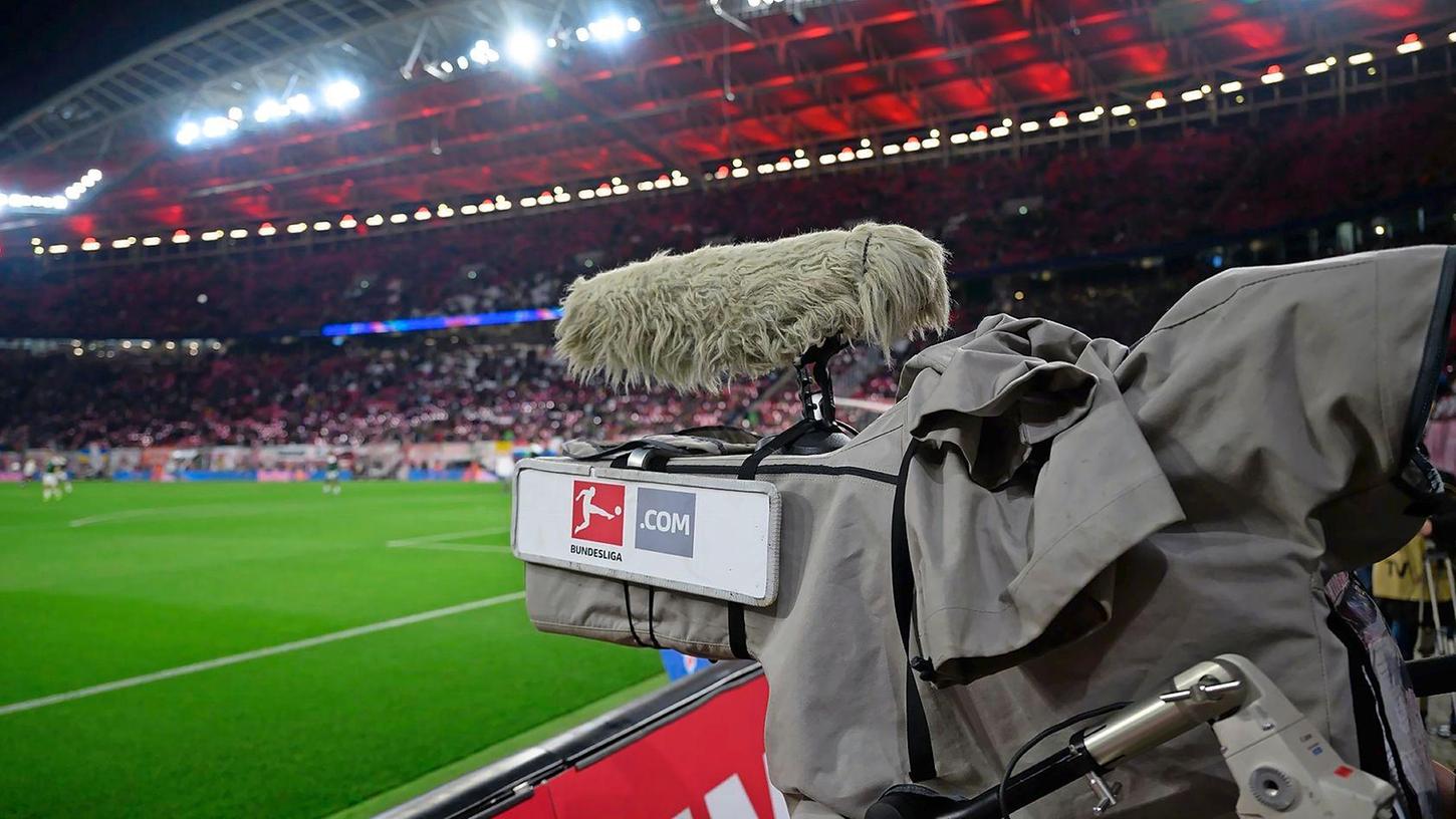 Nur kurz nach dem Start der Auktion der Fernseh-Rechte hat die Deutsche Fußball Liga das Milliarden-Geschäft gestoppt.