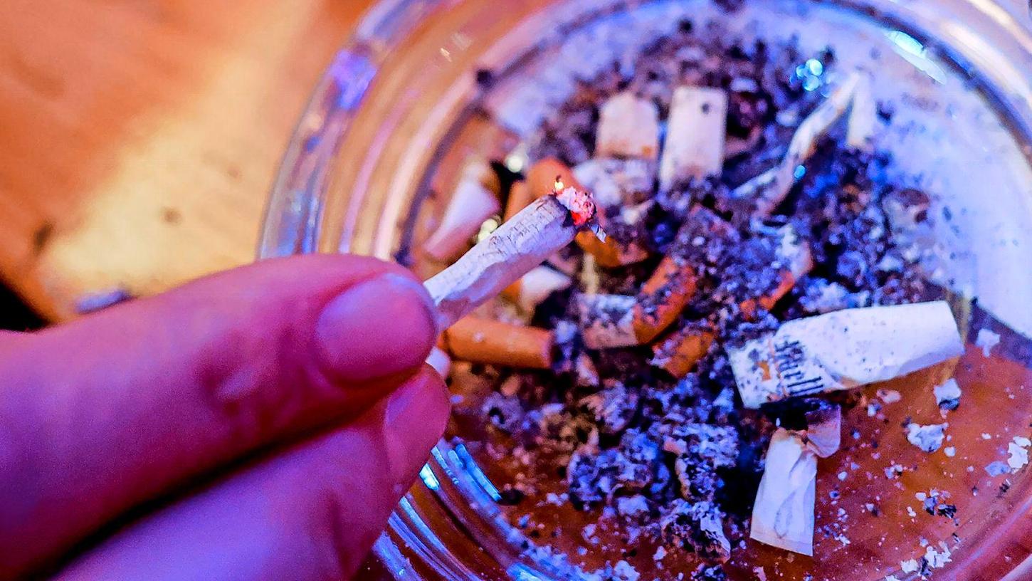 Jedes Jahr sterben nach in Deutschland rund 127.000 Menschen infolge des Rauchens.