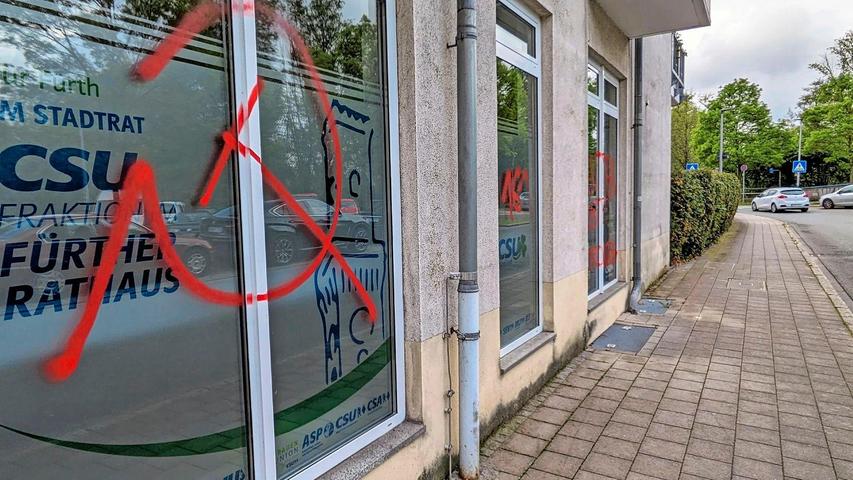 Politische Parolen: Fürther CSU-Geschäftsstelle großflächig mit Graffiti beschmiert