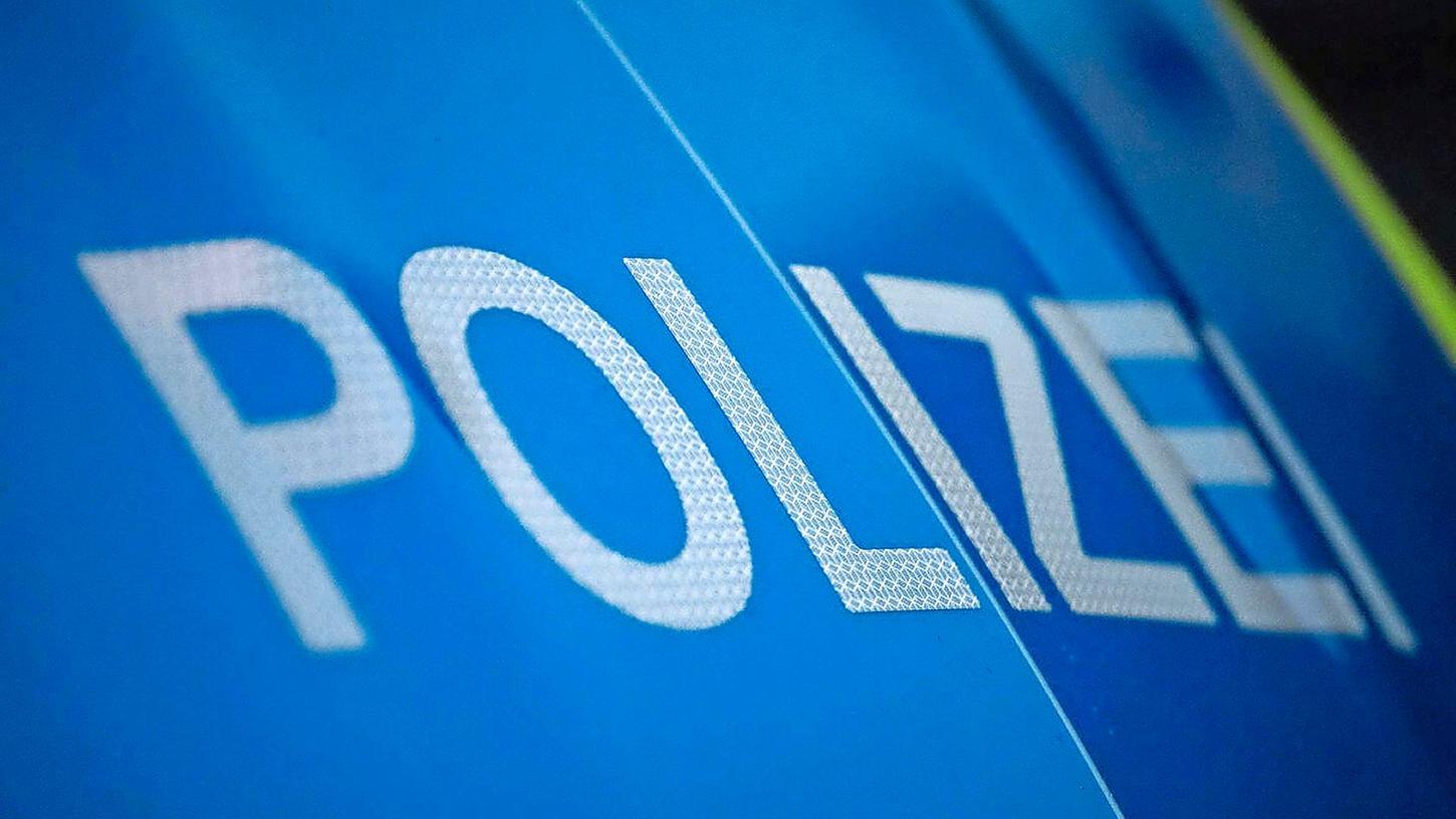 Eine 39-jährige Pkw-Fahrerin fiel einer Polizeistreife der Inspektion Erlangen-Stadt gleich zwei Mal auf (Symbolbild).